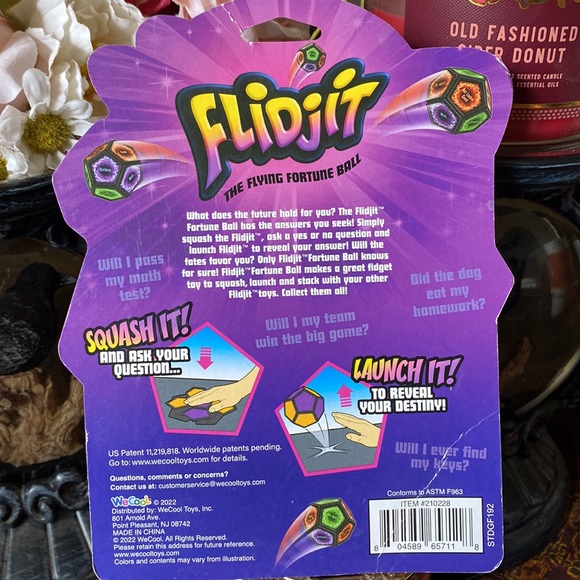 Flidjit The Flying Fortune Ball - Picture 2 of 2